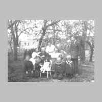 022-0505 Ostern 1923 bei Heymuths im Garten mit Verwandten aus Koenigsberg..jpg